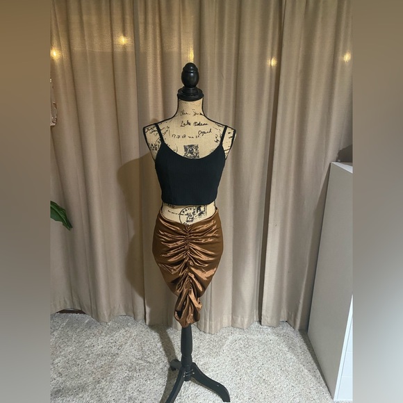 New LUSH ruched pencil skirt - Picture 13 of 14